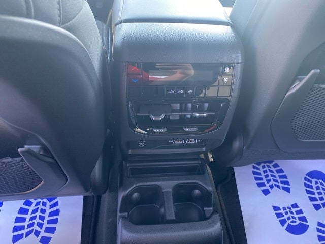 2025 Jeep Grand Cherokee GRAND CHEROKEE L LAREDO X 4X4