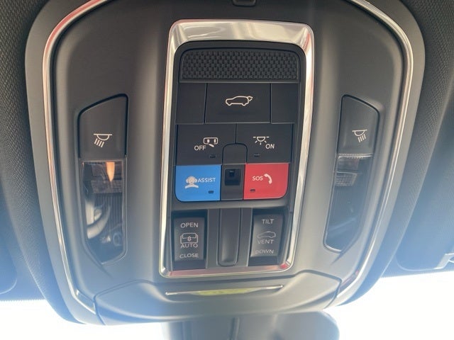 2025 Jeep Grand Cherokee GRAND CHEROKEE L LAREDO X 4X4