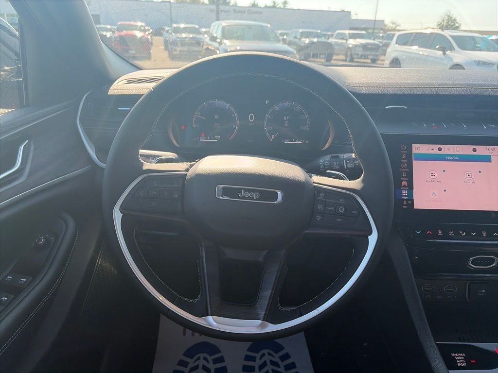 2027 Jeep Grand Cherokee GRAND CHEROKEE L LAREDO ALTITUDE 4X4