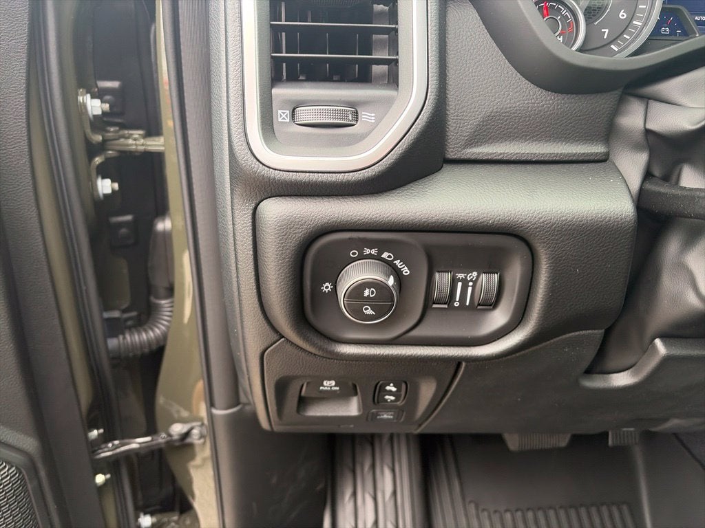 2027 RAM Ram 1500 RAM 1500 BIG HORN CREW CAB 4X4 5'7' BOX