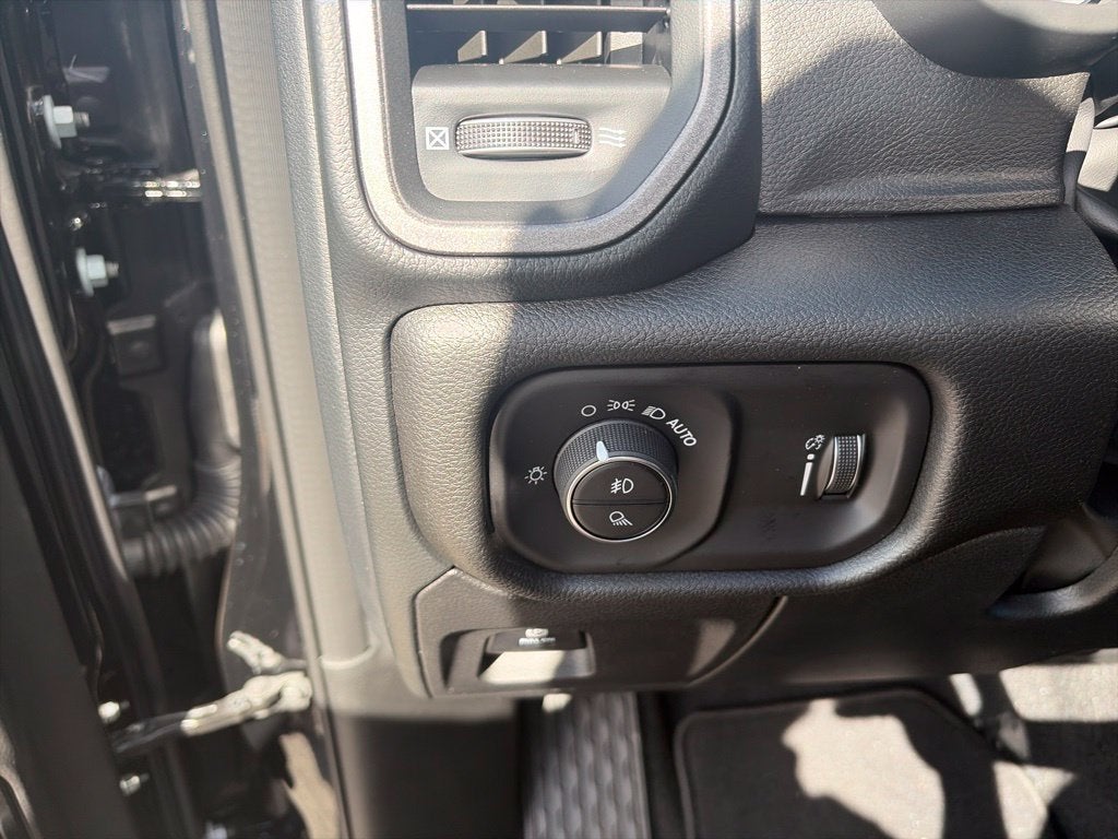 2027 RAM Ram 1500 RAM 1500 EXPRESS CREW CAB 4X4 5'7' BOX