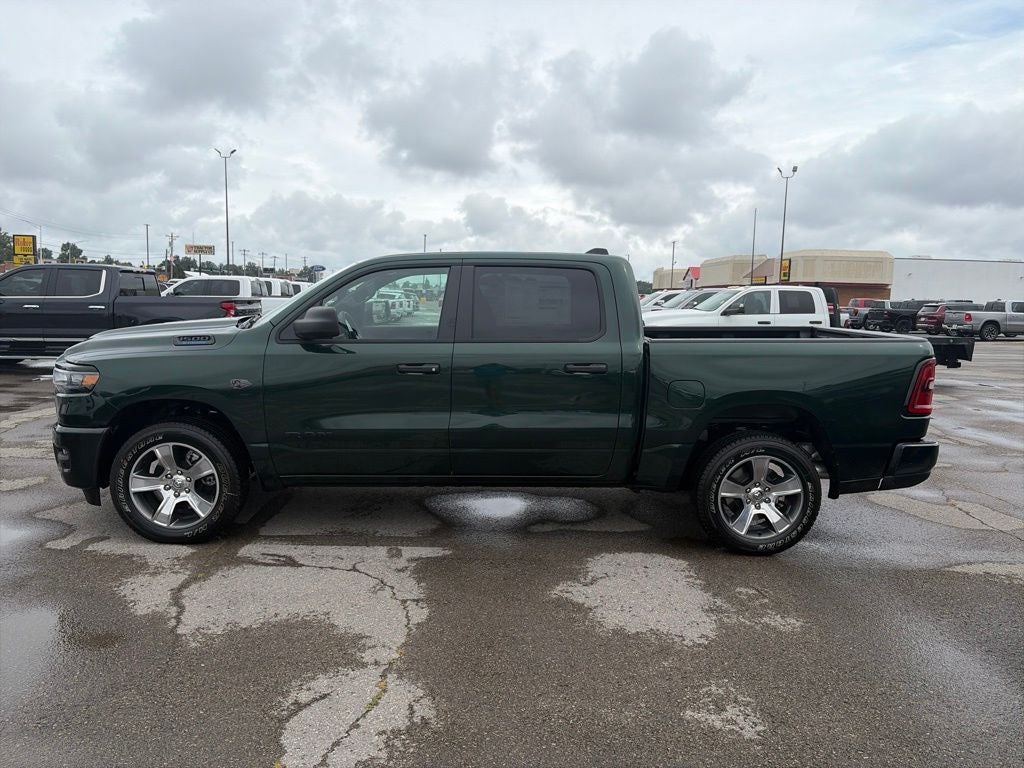 2027 RAM Ram 1500 RAM 1500 EXPRESS CREW CAB 4X4 5'7' BOX