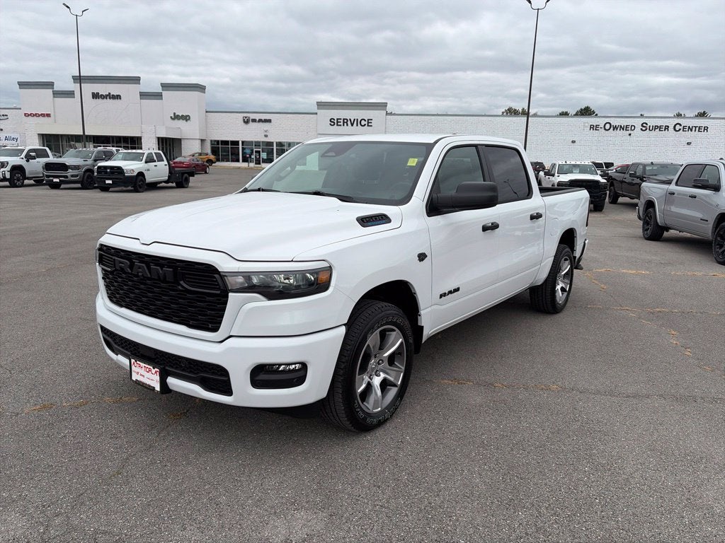2027 RAM Ram 1500 RAM 1500 EXPRESS CREW CAB 4X4 5'7' BOX