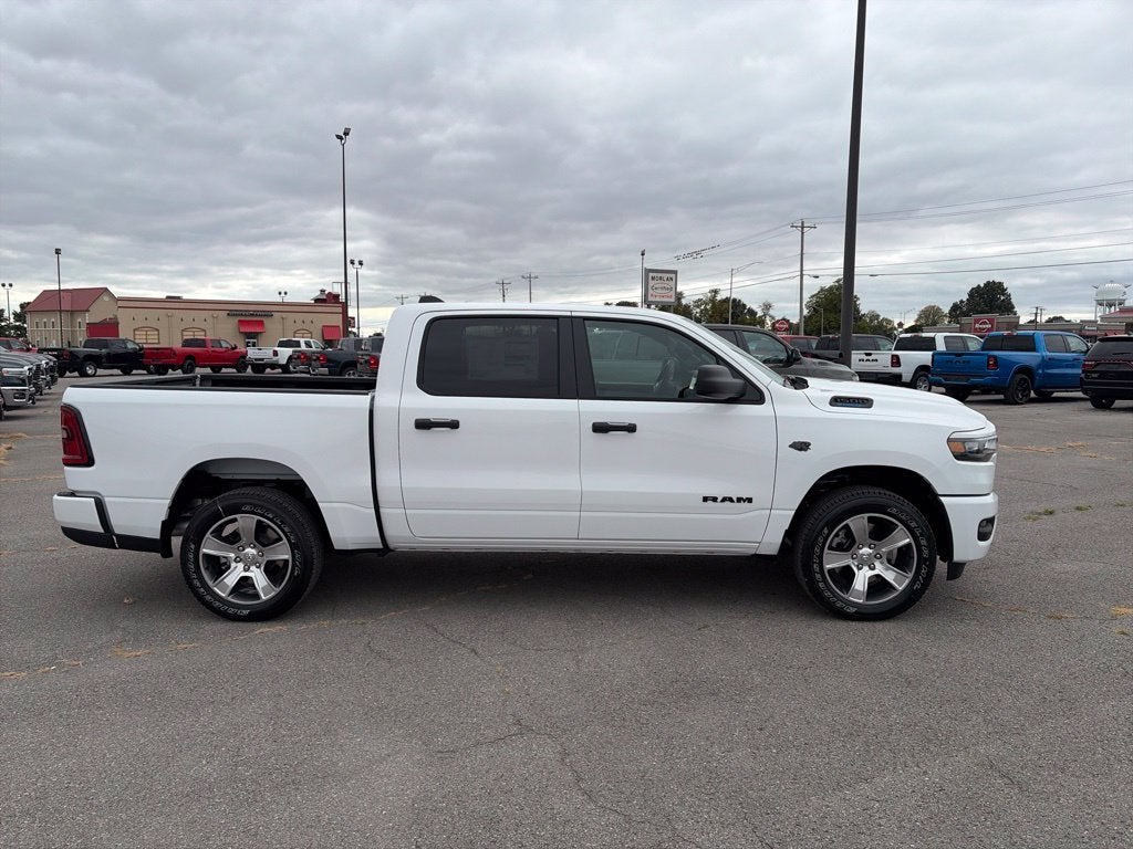 2027 RAM Ram 1500 RAM 1500 EXPRESS CREW CAB 4X4 5'7' BOX