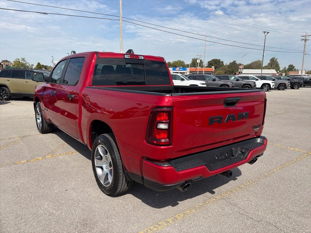 2027 RAM Ram 1500 RAM 1500 EXPRESS CREW CAB 4X4 5'7' BOX