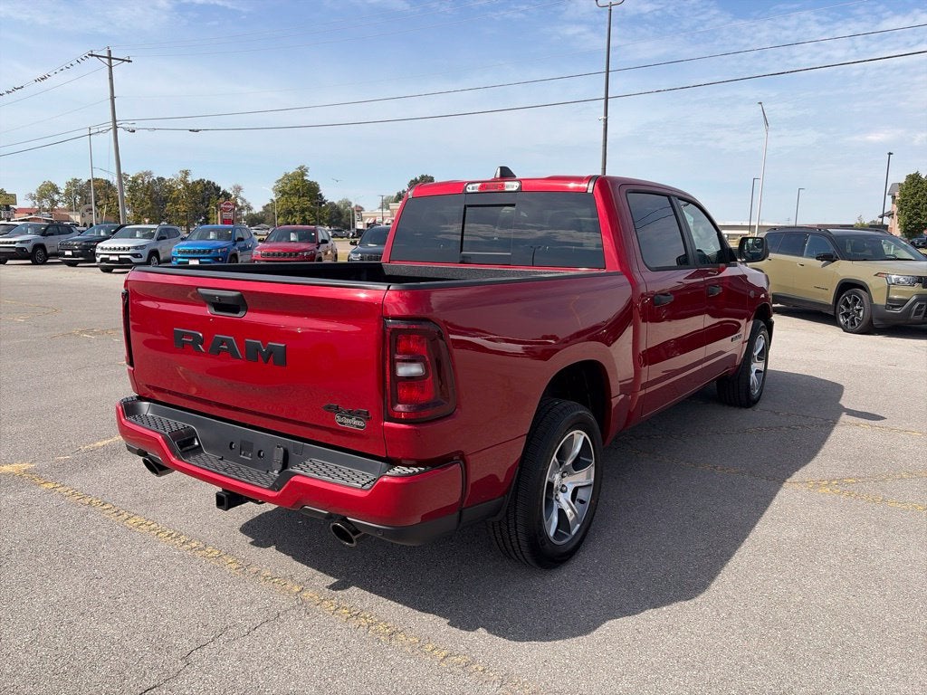 2027 RAM Ram 1500 RAM 1500 EXPRESS CREW CAB 4X4 5'7' BOX