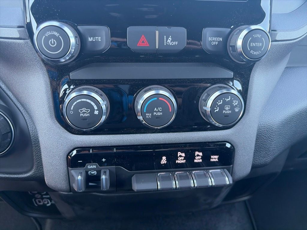 2026 RAM 1500 RAM 1500 EXPRESS CREW CAB 4X4 5'7' BOX