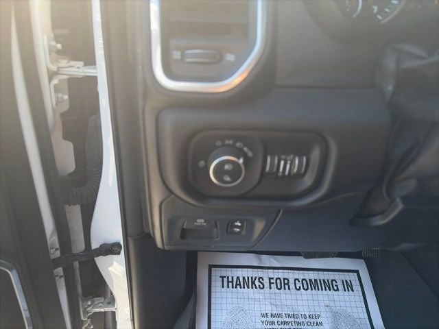 2023 RAM 1500 Laramie Crew Cab 4x4 5'7' Box
