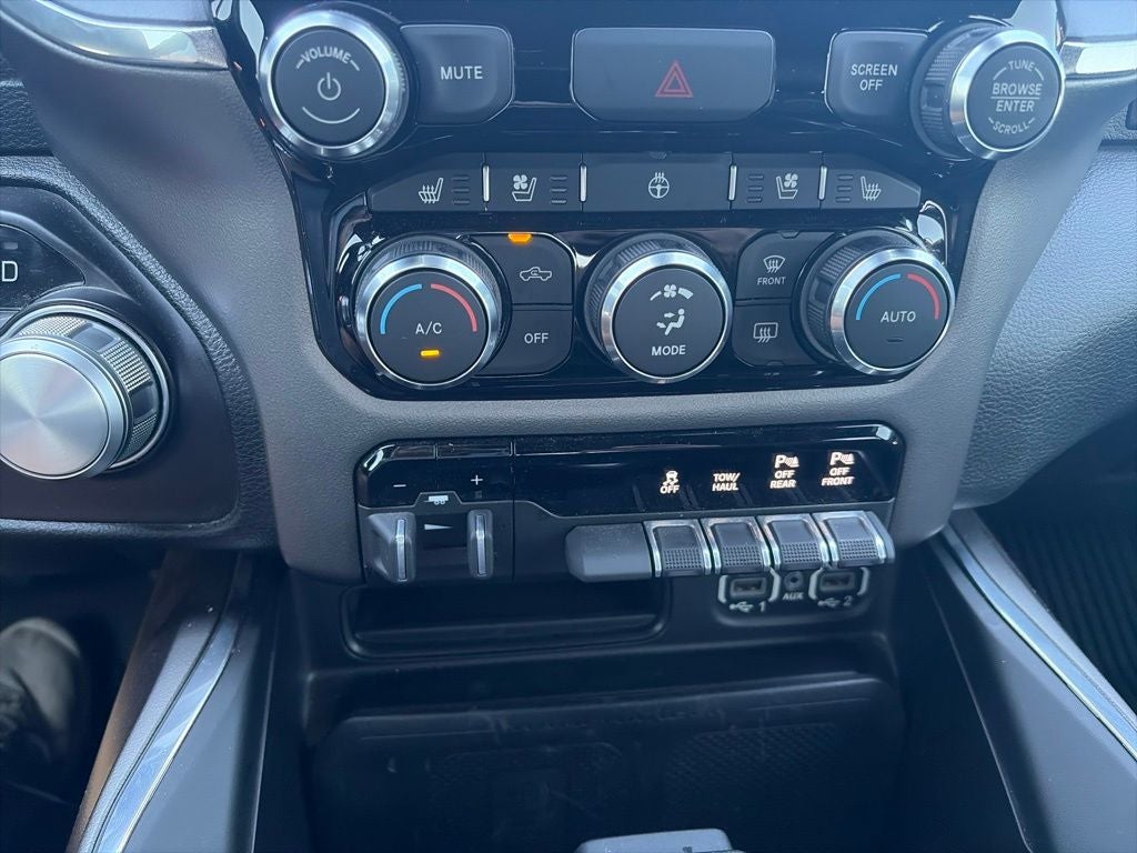 2022 RAM 1500 Laramie Crew Cab 4x4 5'7' Box