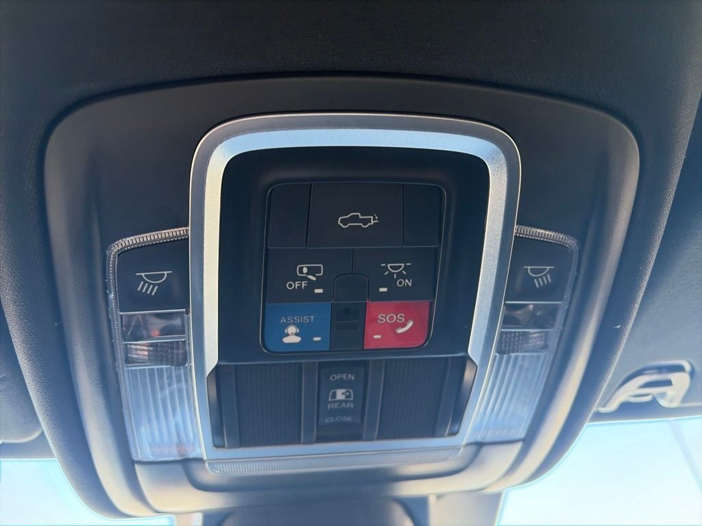 2022 RAM 1500 Laramie Crew Cab 4x4 5'7' Box