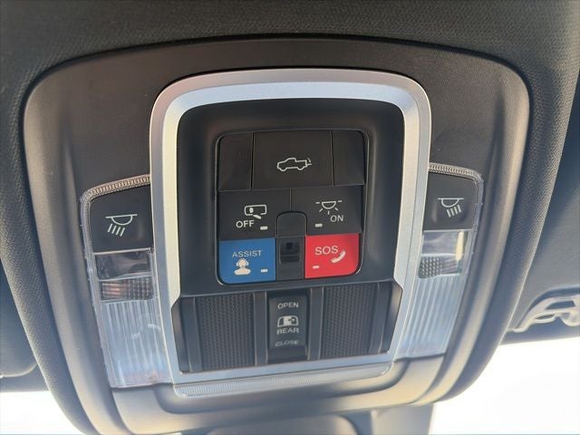 2022 RAM 1500 Laramie Crew Cab 4x4 5'7' Box