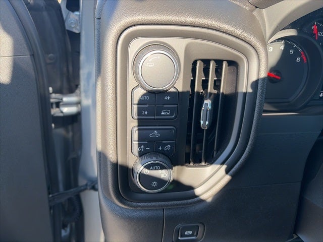 2025 Chevrolet Silverado 1500 4WD Crew Cab Short Bed Custom