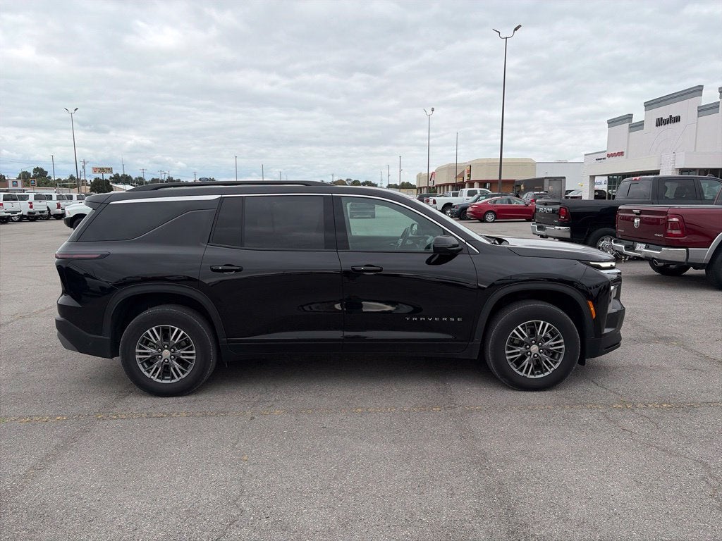 2026 Chevrolet Traverse FWD LT
