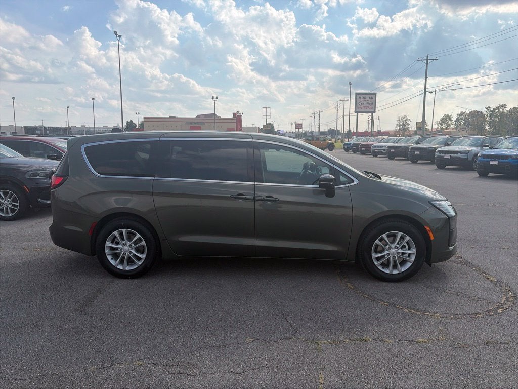 2027 Chrysler Pacifica PACIFICA SELECT