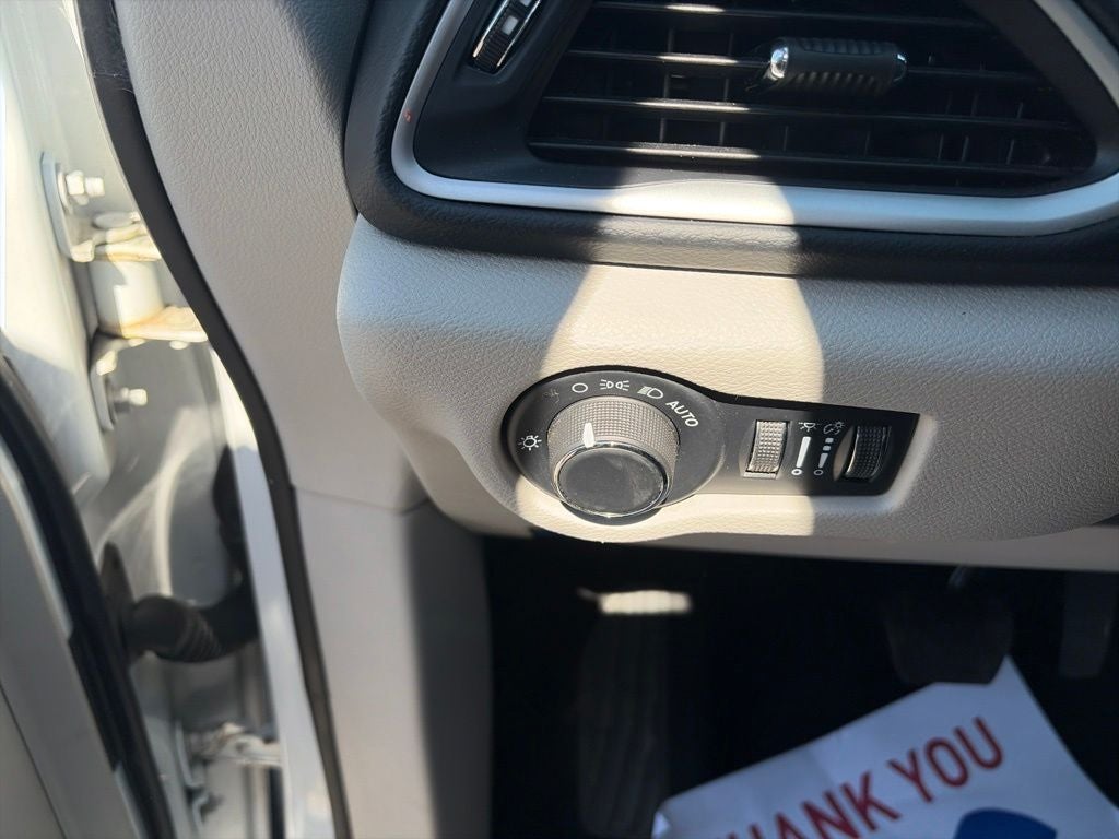 2023 Chrysler Voyager LX