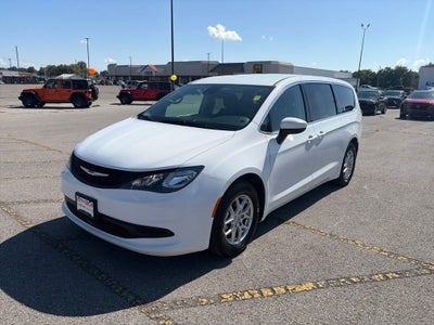 2023 Chrysler Voyager LX