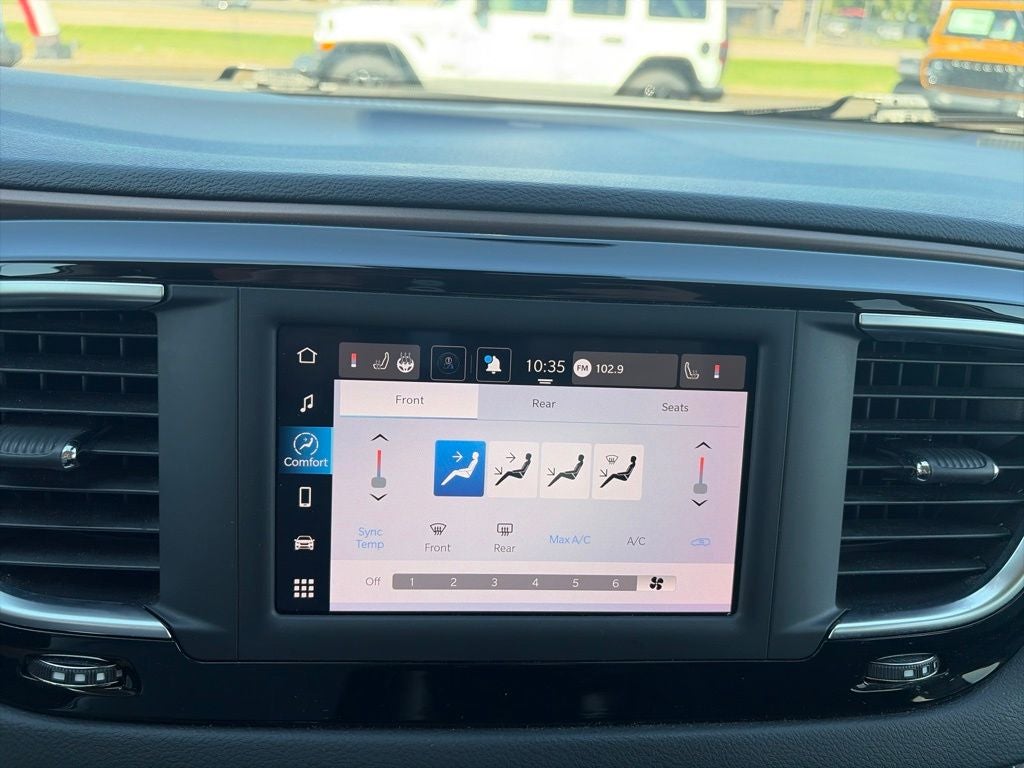 2023 Chrysler Voyager LX