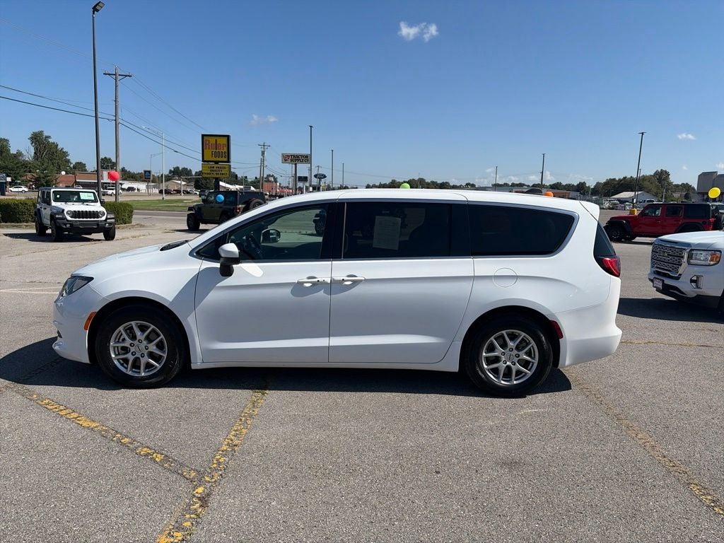 2023 Chrysler Voyager LX