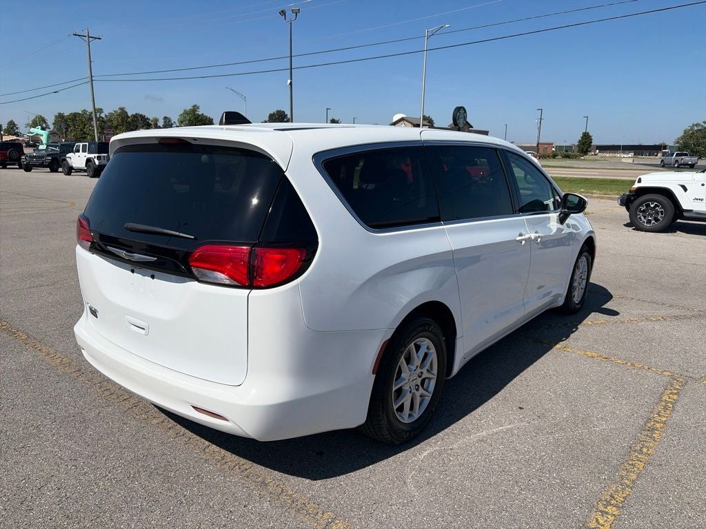 2023 Chrysler Voyager LX
