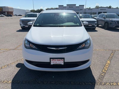 2023 Chrysler Voyager LX
