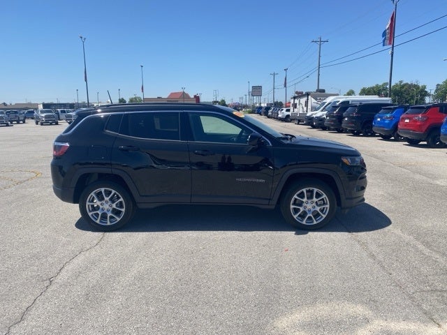 2024 Jeep Compass COMPASS LATITUDE LUX 4X4