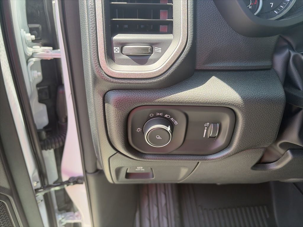 2026 RAM Ram 1500 RAM 1500 TRADESMAN CREW CAB 4X4 5'7' BOX